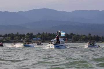 La Virgen recorrió el Dique de Ullum en el inicio de la temporada