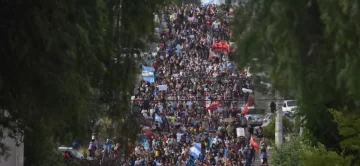 El gobernador de Chubut frenaría la ley minera y convocaría a un plebiscito