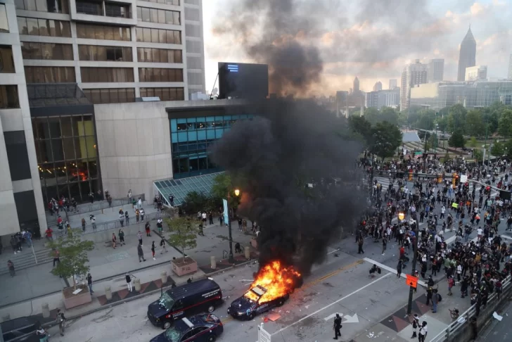 Saqueos, incendios y enfrentamientos en EE UU en protestas por el racismo policial