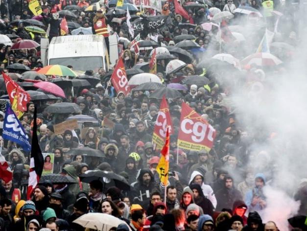 Grupos anarquistas cooptaron las masivas marchas contra la reforma jubilatoria en Francia