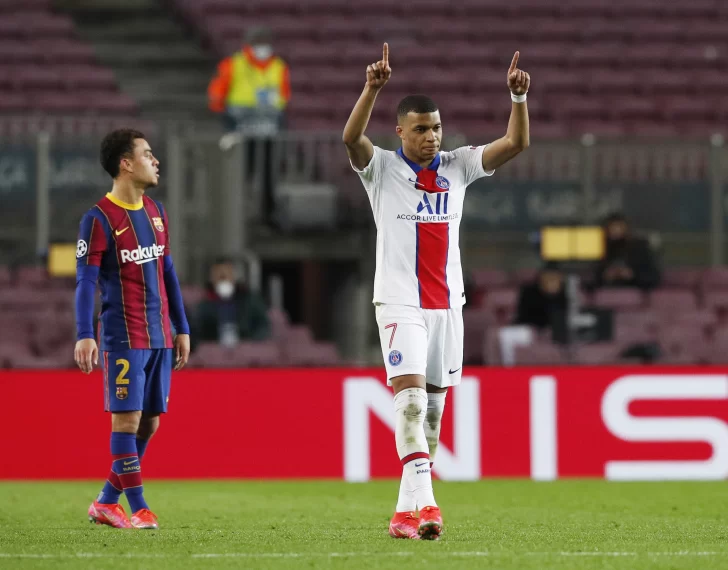 Triplete de Mbappé y goleada del PSG sobre el Barcelona en la ida