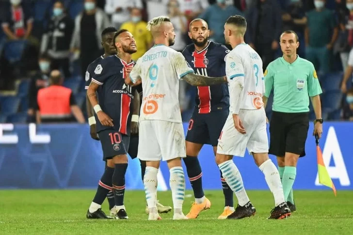 Pelea y cinco rojas en el PSG-Olympique con Benedetto y Paredes involucrados