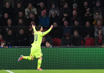 La Roma hizo valer el gol de visitante, goleó al Barcelona de Messi y avanzó a semis