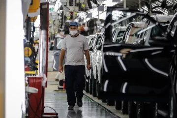 Según el Indec, la actividad industrial creció 6,9% en junio y la construcción el 7,2%