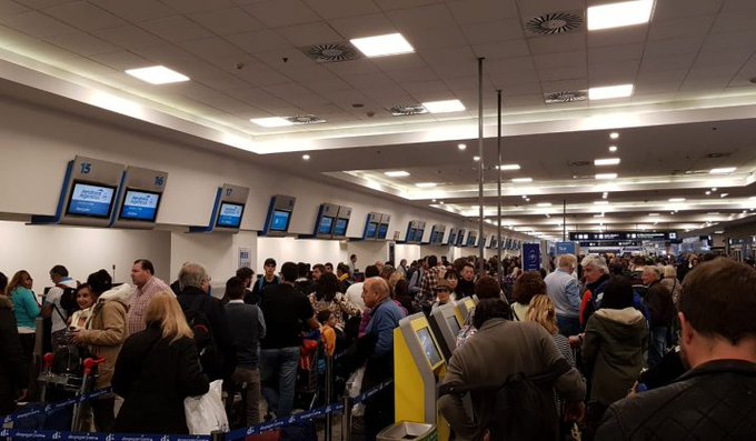 Por una asamblea de pilotos, cancelaron 45 vuelos y hubo 4.700 pasajeros afectados