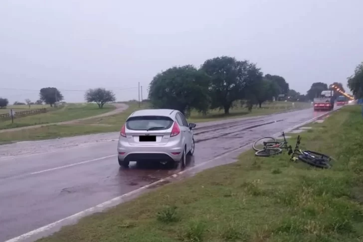 Impactante video: filmaba la tormenta y un rayo cayó en el patio de su casa