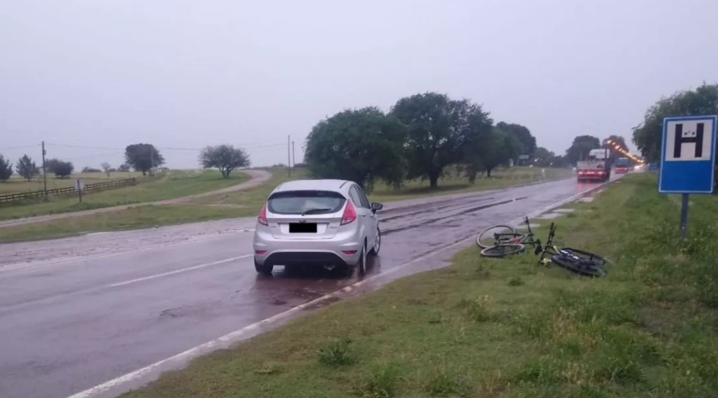 Impactante video: filmaba la tormenta y un rayo cayó en el patio de su casa