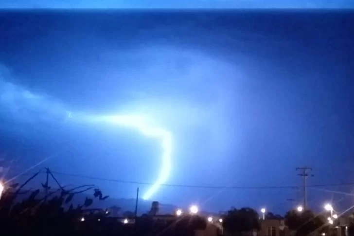 Las tremendas imágenes de los rayos en el cielo sanjuanino durante la tormenta de anoche