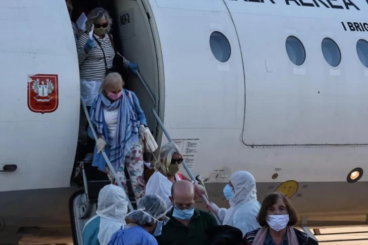 Fueron casi 206 mil los argentinos repatriados durante la pandemia entre marzo y junio