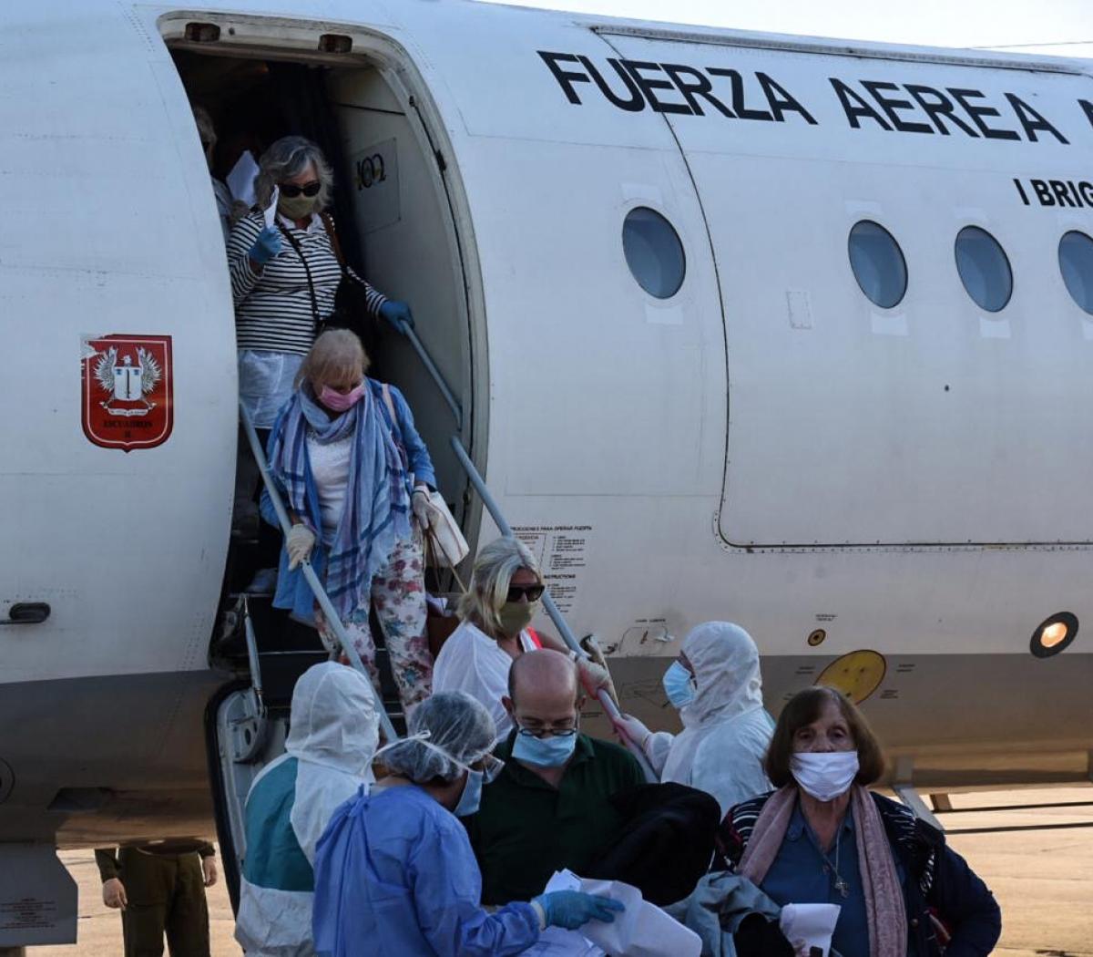 La discusión de repatriados con tripulantes de Aerolíneas porque querían bajar rápido