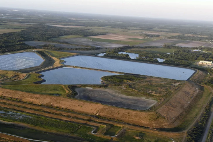 Declaran emergencia en Florida ante el colapso “inminente” de una represa con agua contaminada