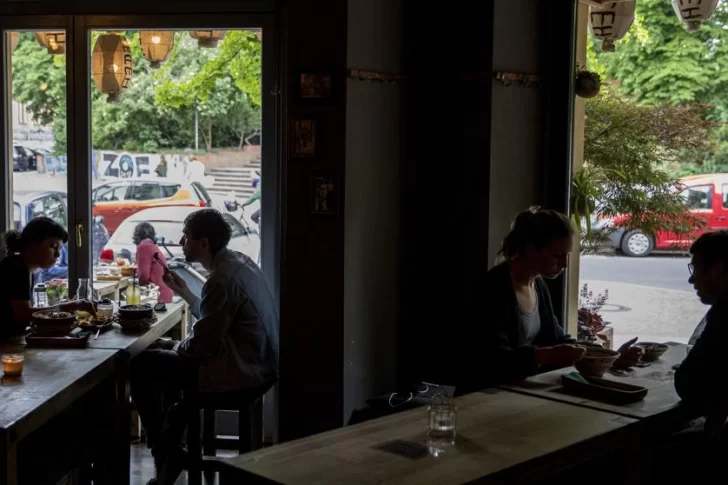 Reapertura de restoranes, bares y cafés: el 62,2% de los sanjuaninos le baja el pulgar