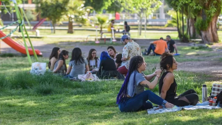 En Mendoza vuelven las reuniones sociales, al aire libre y con un máximo de 15 personas