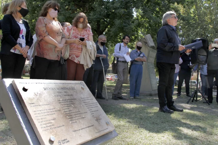 En honor a Reyna Domínguez