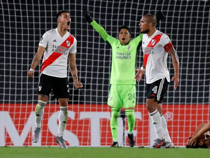 River vivió una noche que pasó a la historia: le ganó a Independiente Santa Fe y es nuevo líder