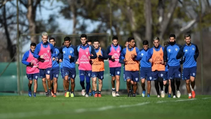 Robertone se entrenó otra vez con la Primera de Vélez