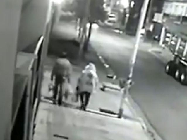 Insólito: ladrones subieron a los postes de la luz para atacar a sus víctimas