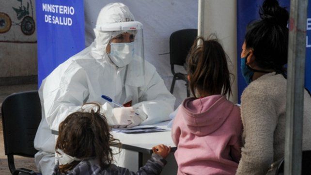 Un hombre con Covid-19 viajó en un micro junto a repatriados que llegarán a San Juan