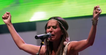 La folklorista Roxana Carabajal recuperó su libertad tras defender a un grupo anticuarentena