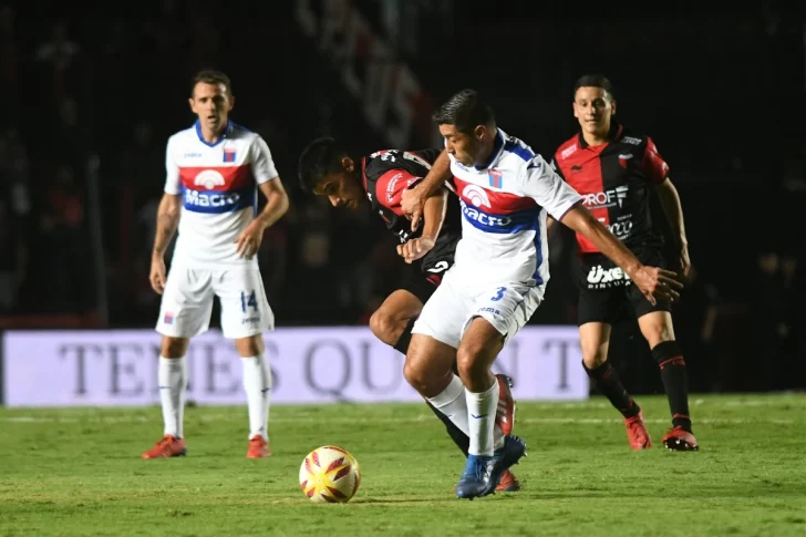Colón y Tigre igualaron sin goles en el primer partido de la Copa de la Superliga