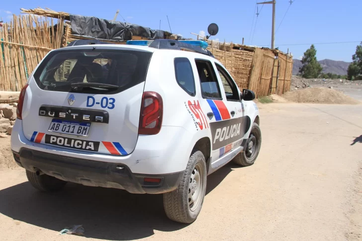 Un motociclista le robó a una joven la poca plata que tenía