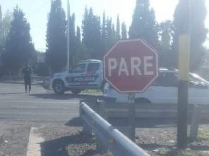 Accidente en una zona peligrosa de la Ruta 20 entre un camión y una camioneta