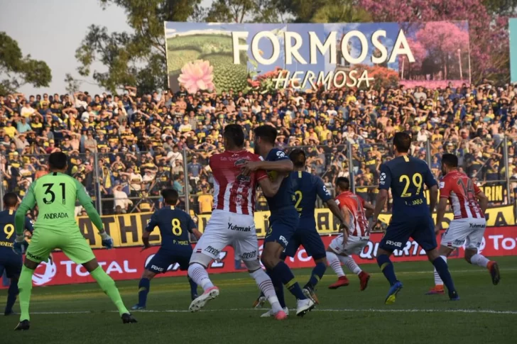 Boca sufrió ante San Martín (T) pero logró el pase a octavos