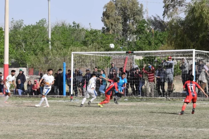 San Lorenzo de Ullum se quedó con el invicto de Colón y se prende en la lucha por la punta