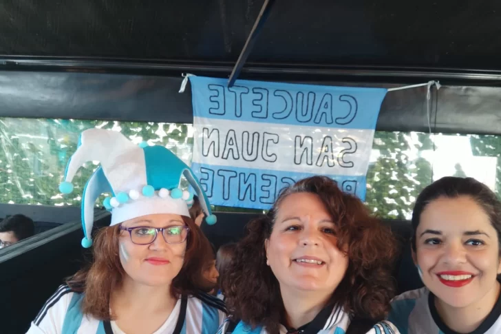 El aliento de 4 sanjuaninos en el fan fest de Sevilla apoyando a la Selección