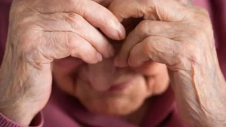 Atacó sexualmente a anciana de 89 años y lo detuvieron escondido y semidesnudo