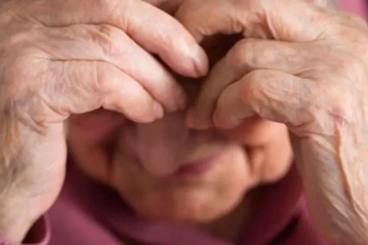 Atacó sexualmente a anciana de 89 años y lo detuvieron escondido y semidesnudo