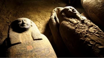 Encontraron 27 sarcófagos intactos enterrados hace 2.500 años en Egipto