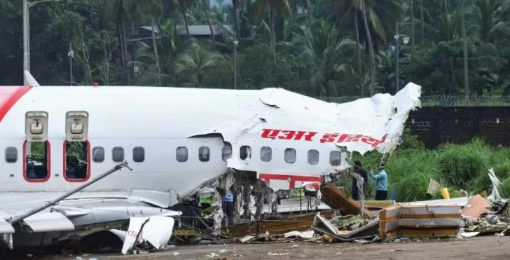 Sube a 18 el número de muertos por el accidente del avión que se partió en dos