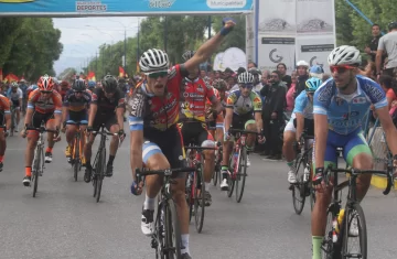 Adrián Richeze fue segundo en la tercera etapa y se coronó en la Doble Chepes