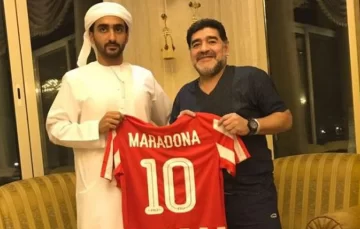 Maradona se vuelve a colocar el buzo de DT