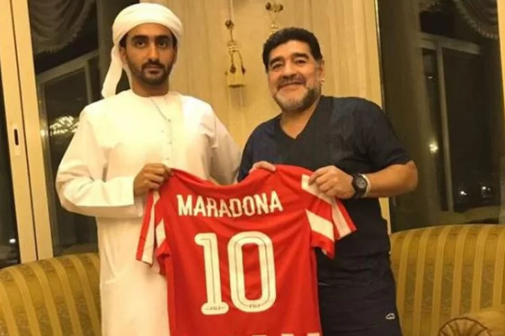 Maradona se vuelve a colocar el buzo de DT