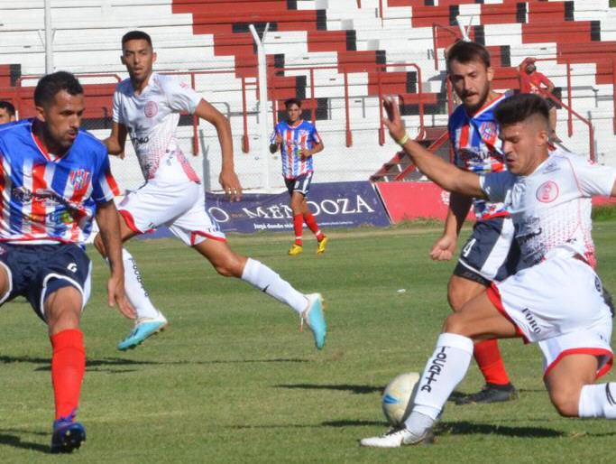 Peñarol empató y sacó provecho en Las Heras