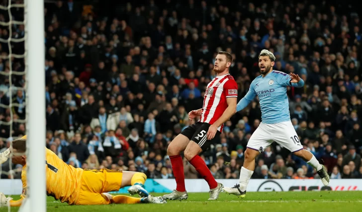 El “Kun” marcó el último gol argentino del año en Europa