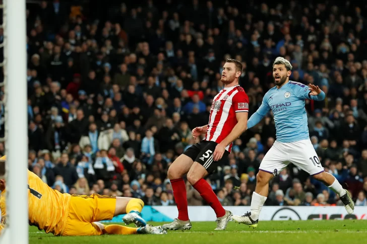 El “Kun” marcó el último gol argentino del año en Europa