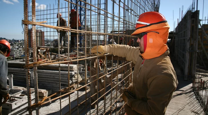 La construcción cayó por primera vez en casi un año y medio