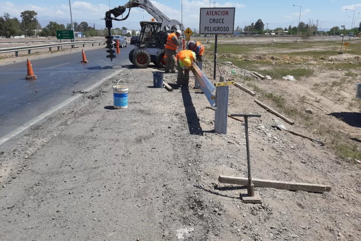 Instalaron semáforos de señalización en una peligrosa zona de la Ruta Nacional 20