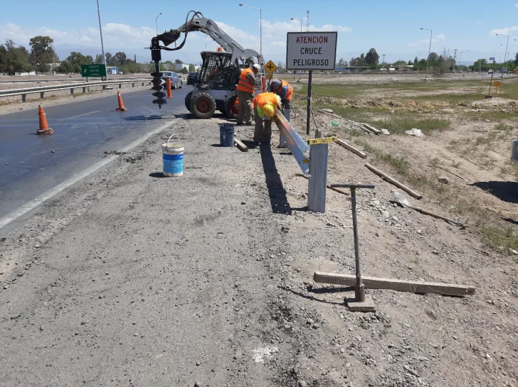 Instalaron semáforos de señalización en una peligrosa zona de la Ruta Nacional 20