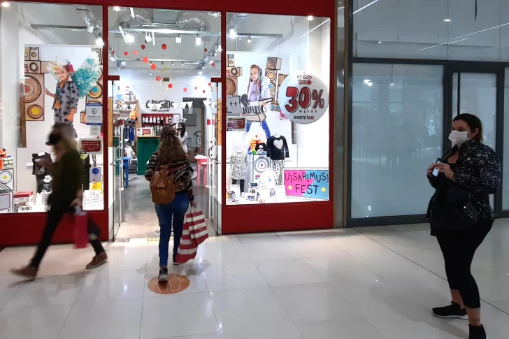 La gente fue por compras puntuales en la primera jornada de la reapertura de shoppings