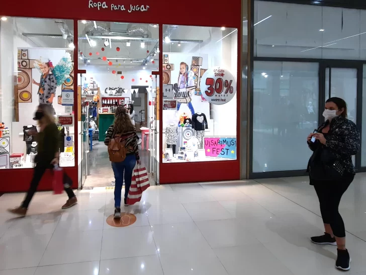 La gente fue por compras puntuales en la primera jornada de la reapertura de shoppings