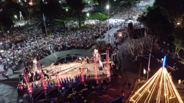 Ante 10.000 personas, Jairo y Baglietto brillaron en el show frente a la Legislatura