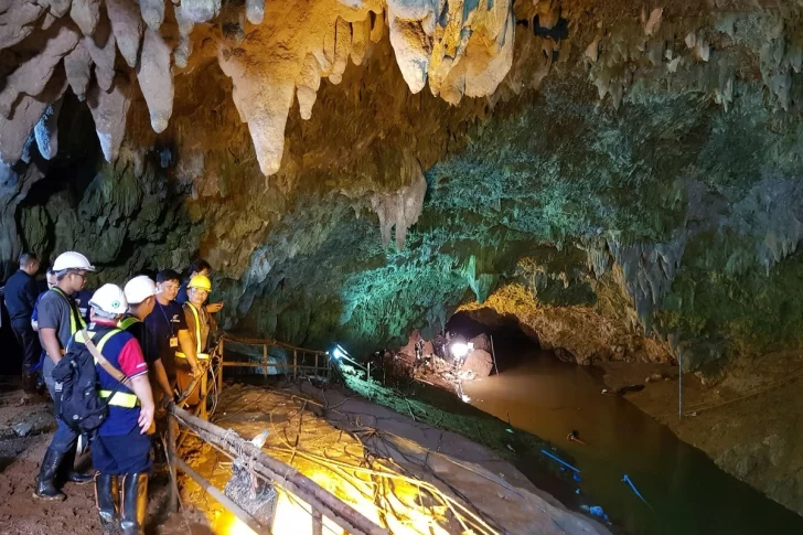 Encontraron sanos y salvos a los 12 estudiantes perdidos hace 9 días en una cueva