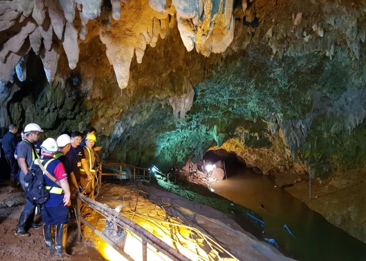 Encontraron sanos y salvos a los 12 estudiantes perdidos hace 9 días en una cueva