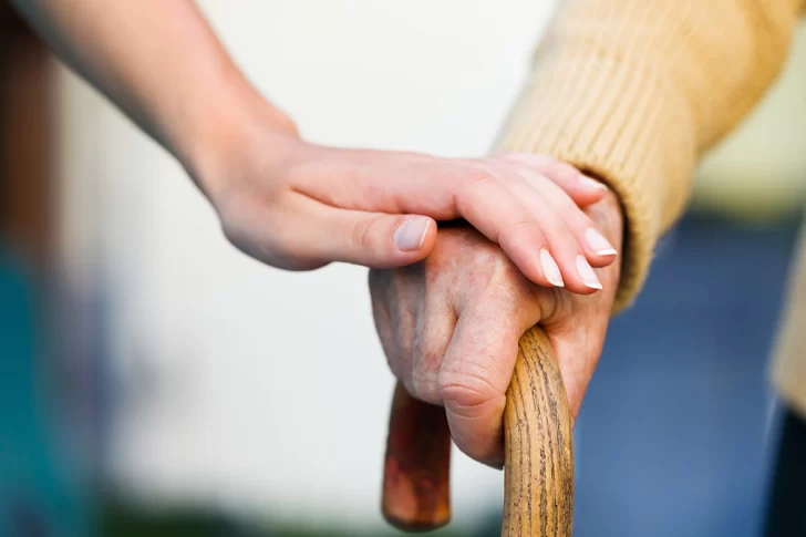 Tiempo y dedicación para aliviar la soledad