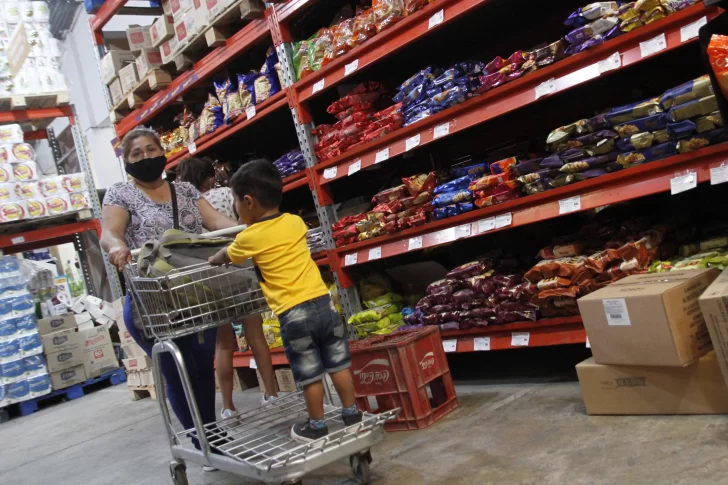Las ventas en los supermercados subieron 2% en junio