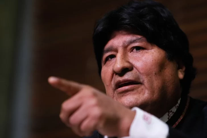 [VIDEOS] Golpean con una silla a Evo Morales en un encuentro con miembros de su partido